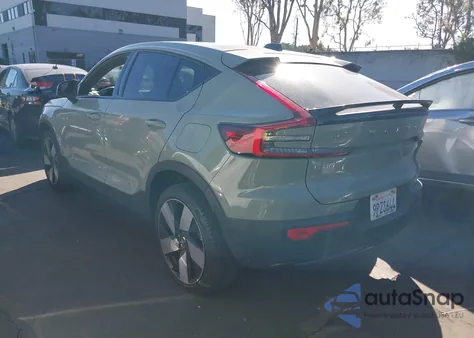 2023 Volvo C40 Recharge Pure Electric Twin Plus z USA, uszkodzony, nr VIN YV4ED3GLXP2044708